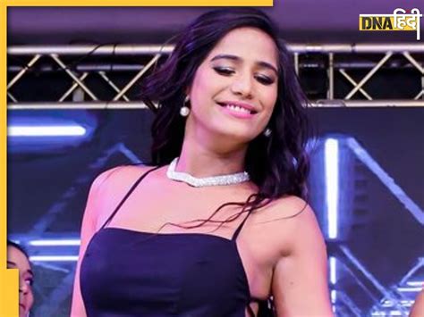 पूनम पांडे सेक्सी|Poonam Pandey ने सेक्सी बिकनी पहन स्विमिंग पूल में लगाए गोते,。